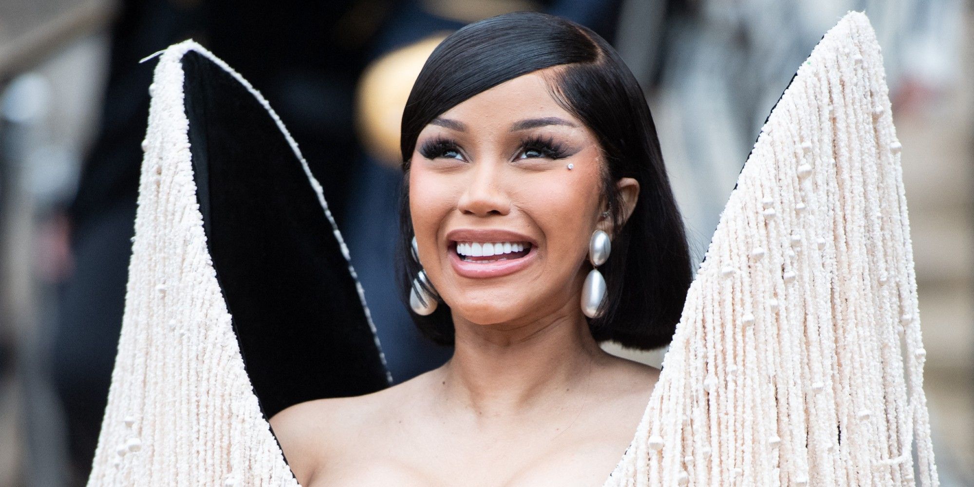 cardi b aspetta un bambino da stefon diggs mentre annuncia album e tour