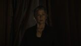 Carol e antonio condividono un momento di calma in the walking dead stagione 3, episodio 3
