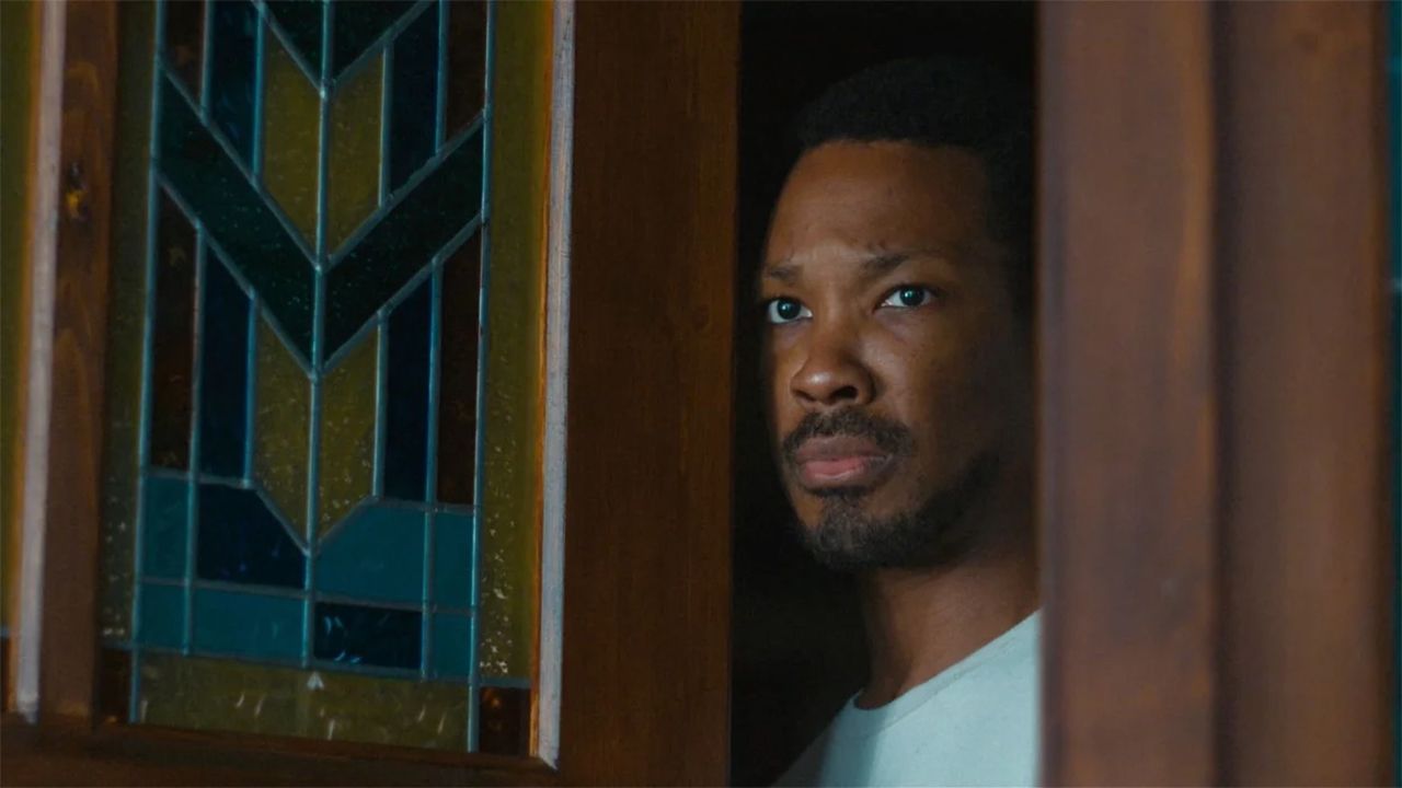 Tiff 2025: il man in my basement e i due stili di recitazione svelati da attori e regista Tiff 2025: il man in my basement e i due stili di recitazione svelati da attori e regista