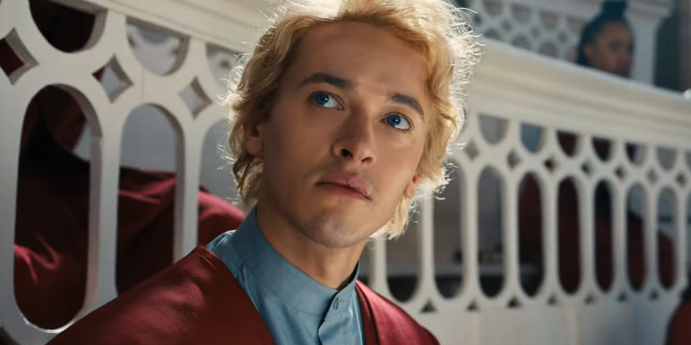 Tom blyth commenta la scelta di ralph fiennes come presidente snow negli hunger games