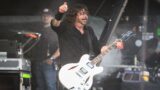 Foo Fighters annunciano il tour del 2025 con un video divertente