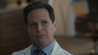 Scott wolf ritorna nel ruolo del dottor richard miller nella stagione 2 di doc