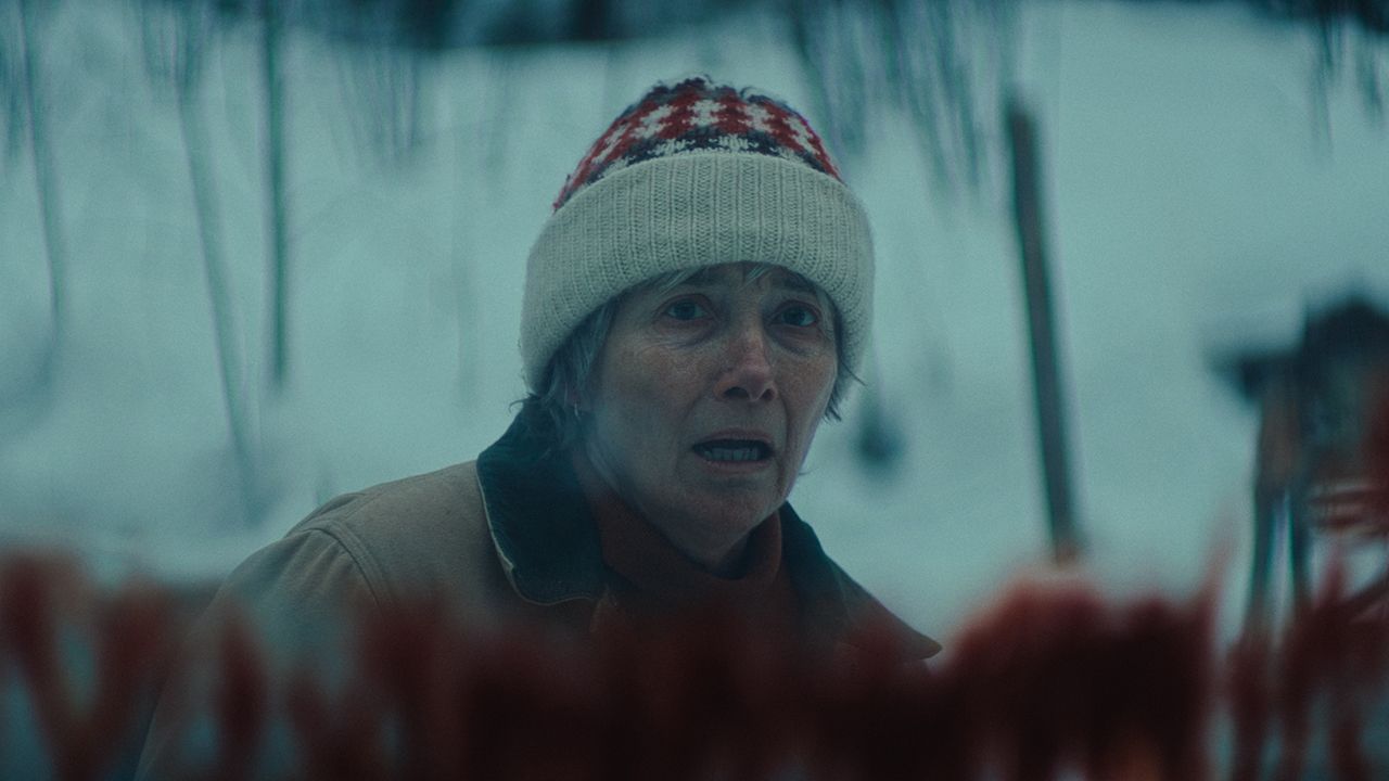 emma thompson trova una cabina con un terribile segreto nel clip di dead of winter