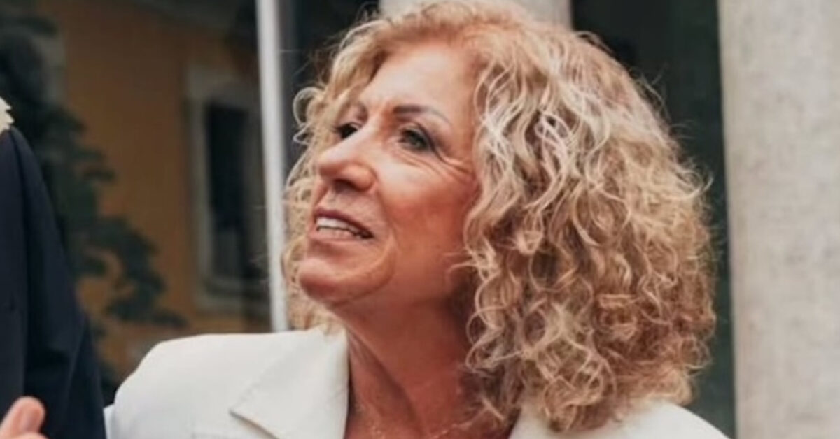 grande dolore per il giovane conduttore dopo la scomparsa della madre