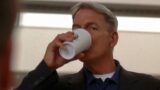 Gibbs e il mistero del bicchiere di caffè in NCIS