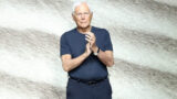 Giorgio armani e il blu: il segreto del suo stile unico