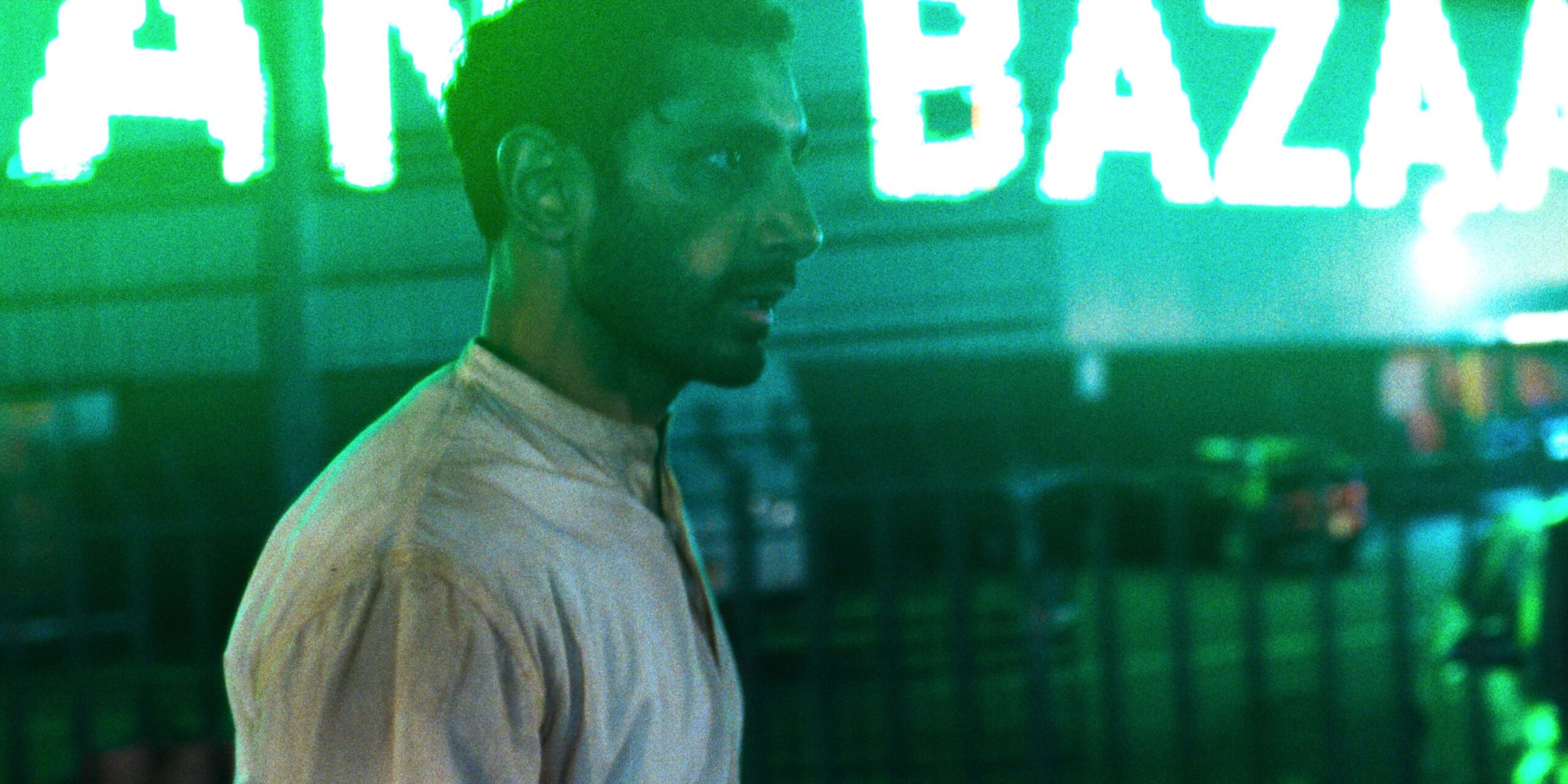 Hamlet recensione: riz ahmed conquista con una performance intensa nell’adattamento shakespeariano