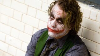 Joker nella nuova avventura di batman: foto esclusive dal film vietato ai minori