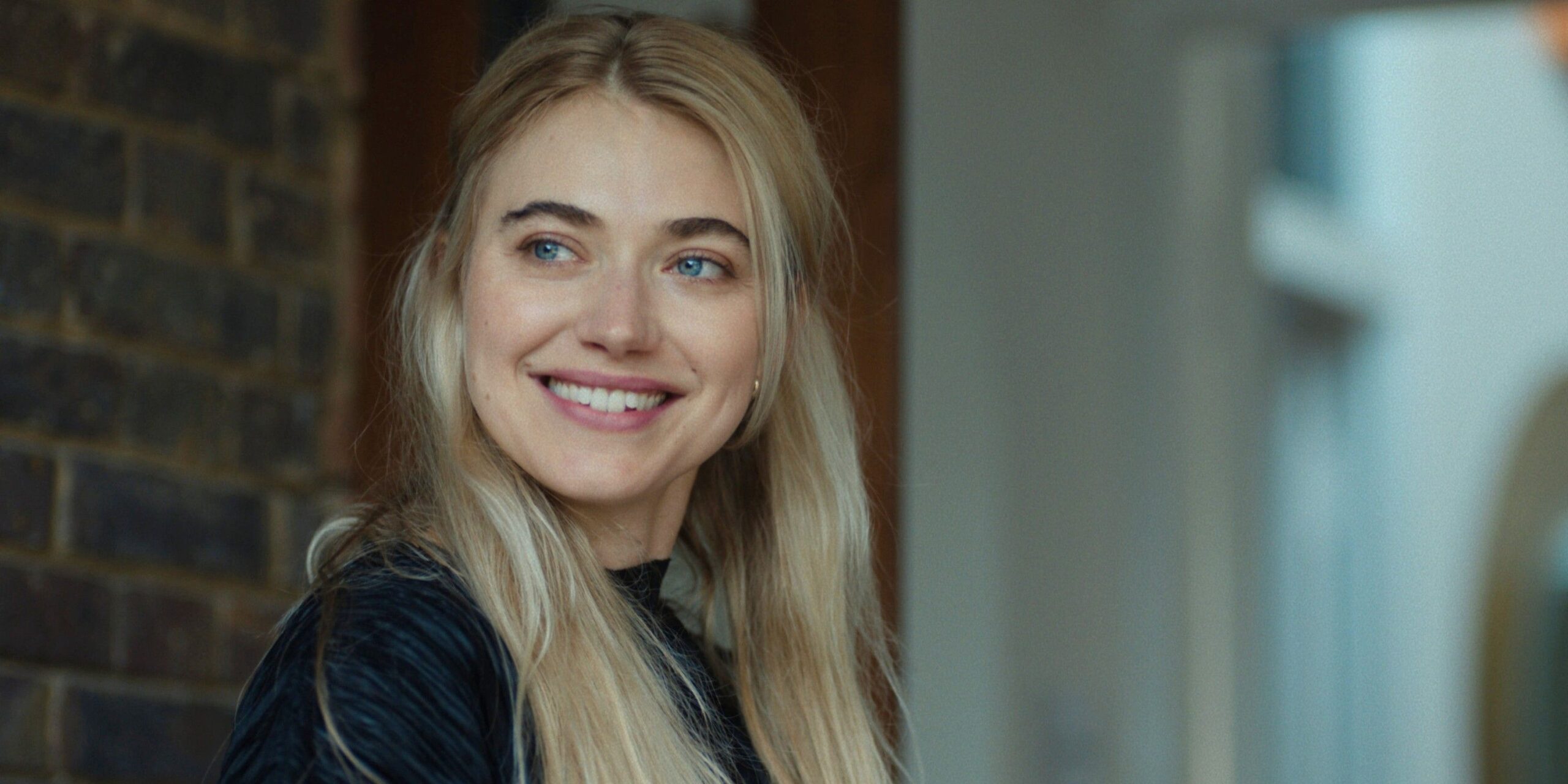 All of you: la storia d’amore sci fi con brett goldstein e imogen poots su apple tv