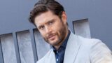 Jensen ackles nei panni di batman: nuova illustrazione di bruce wayne nel dc universe