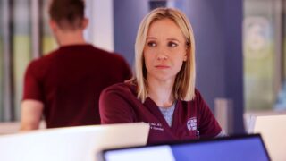 Chicago Med 11: Asher svela con frustrazione la gravidanza a Ripley