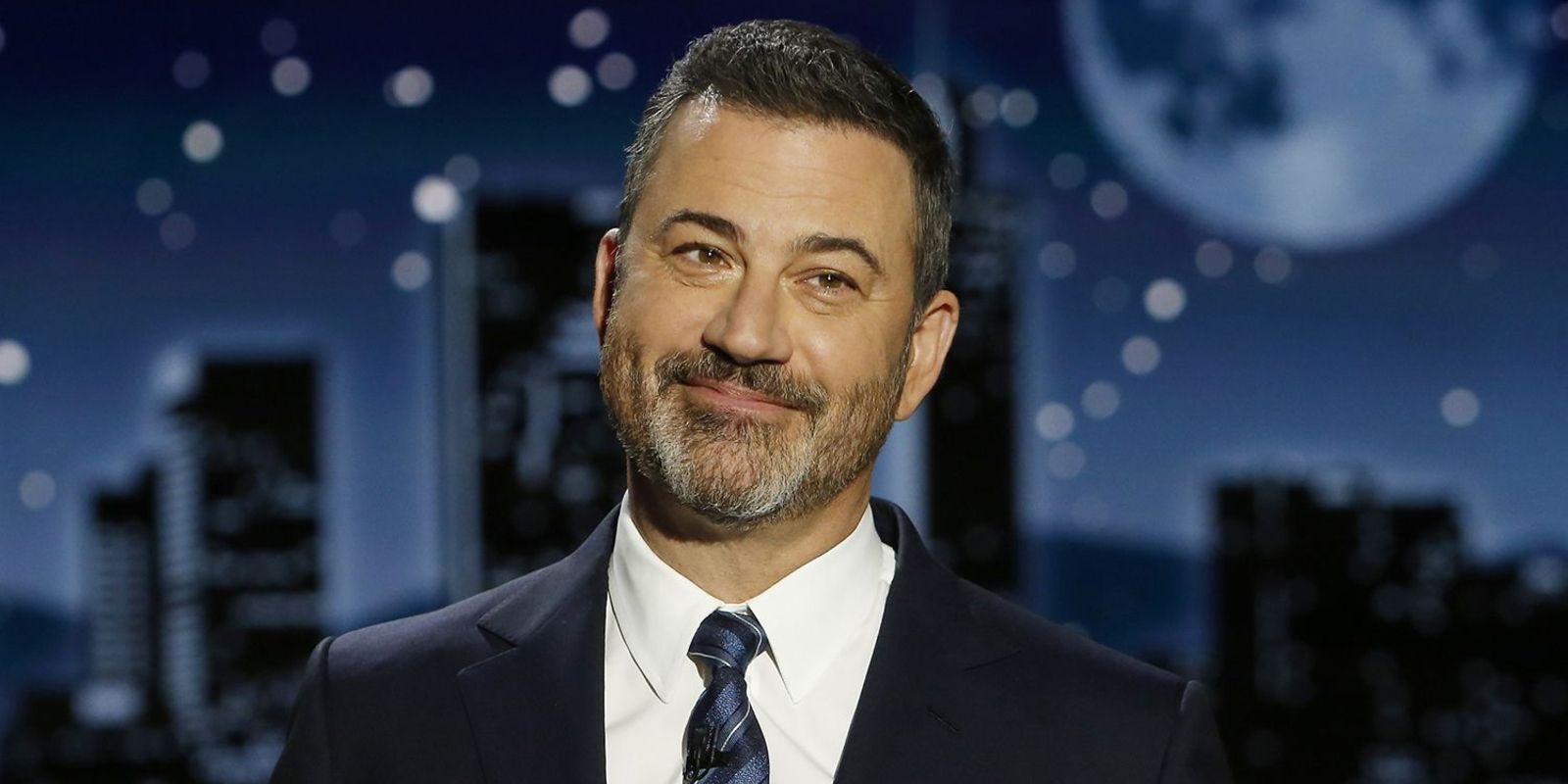 Jimmy Kimmel rompe il silenzio dopo la sospensione dello show e comunica con i fan