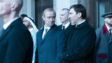 Il mago del cremlino: jude law nei panni di putin in un film noioso