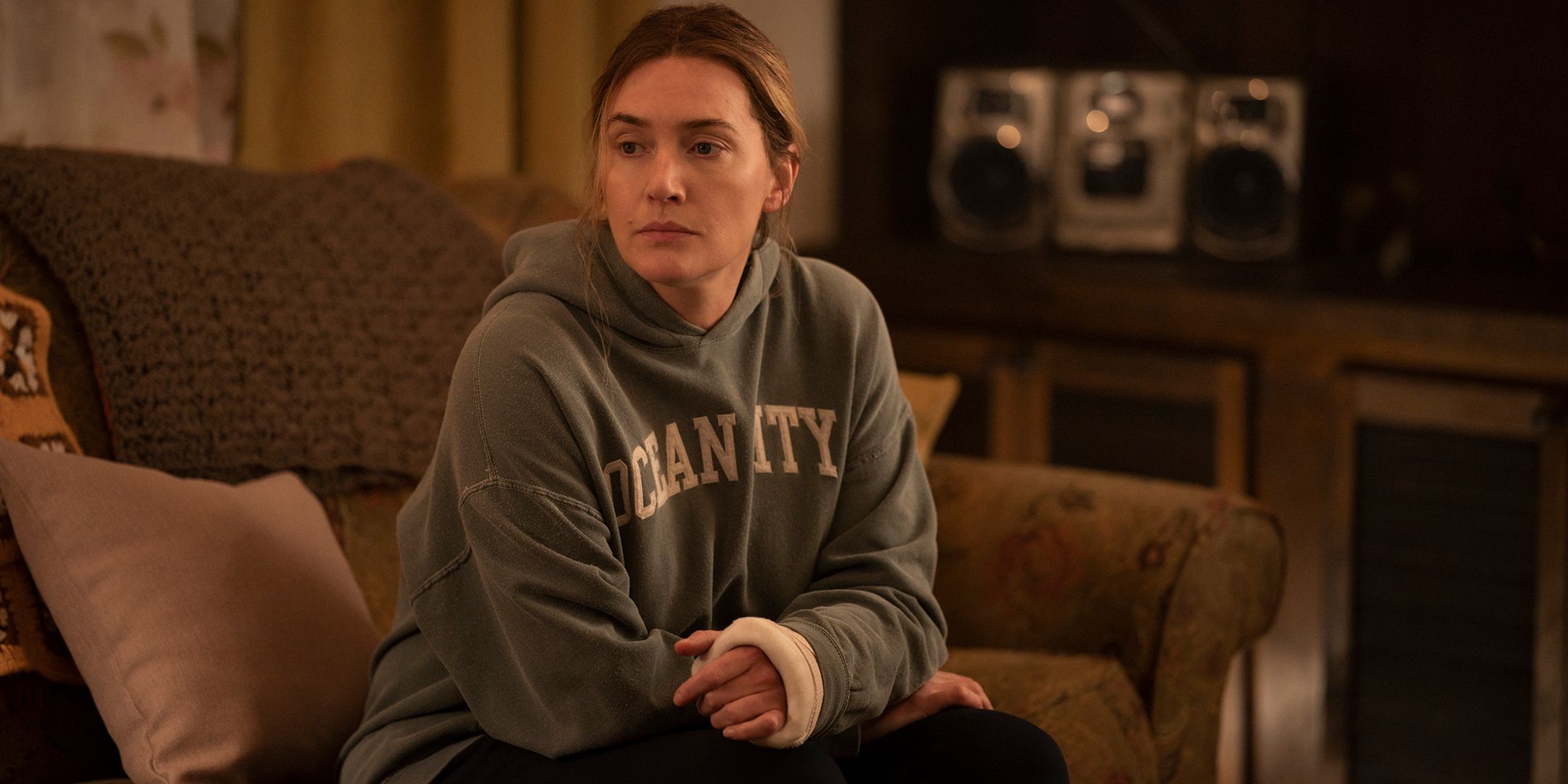 Mare of easttown conquista le classifiche di streaming di hbo max anni dopo