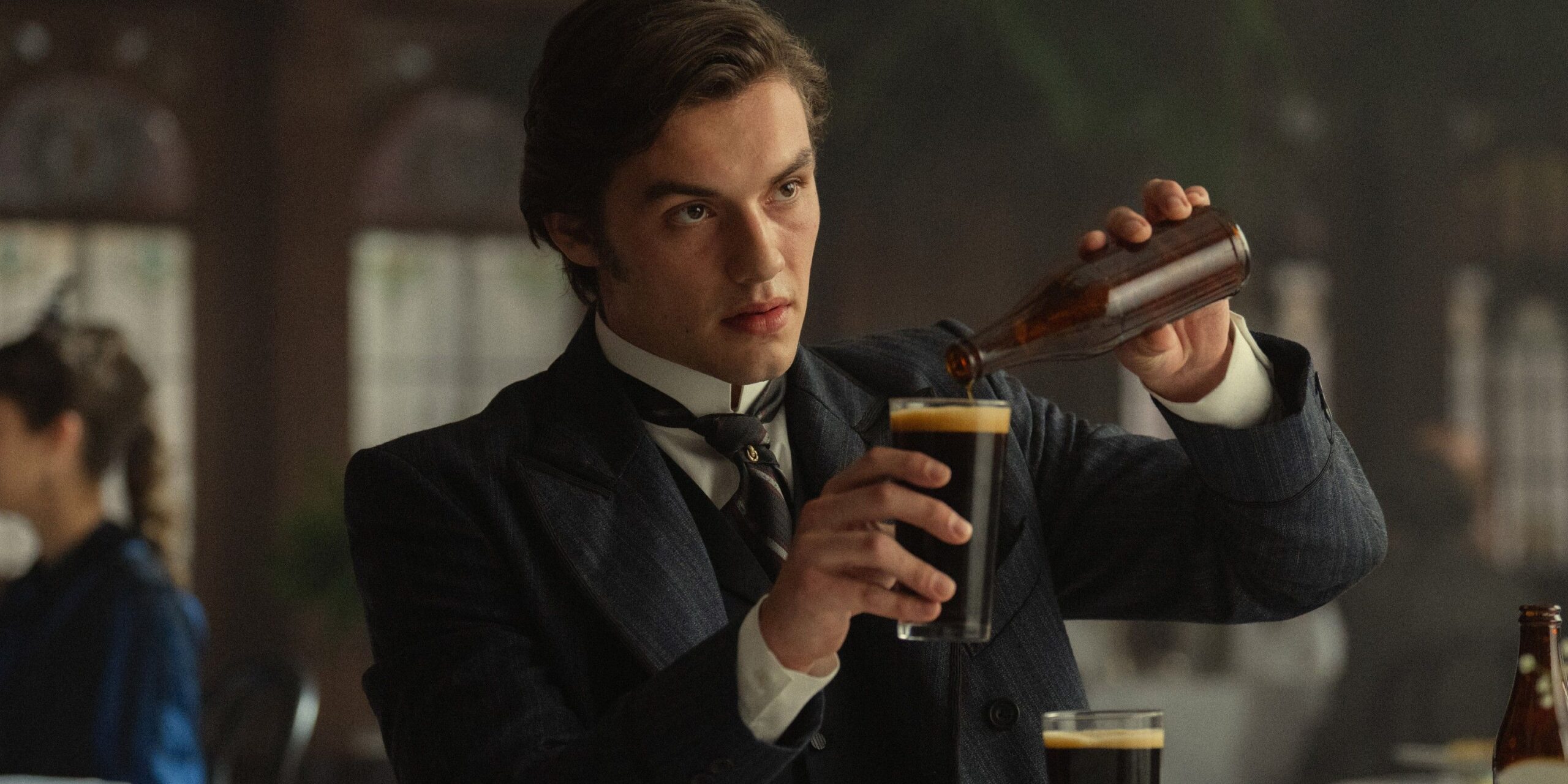 Louis Partridge porta la House Of Guinness in Netflix con orgoglio e pregiudizio