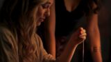 Guarda i primi 10 minuti del film horror soprannaturale witchboard