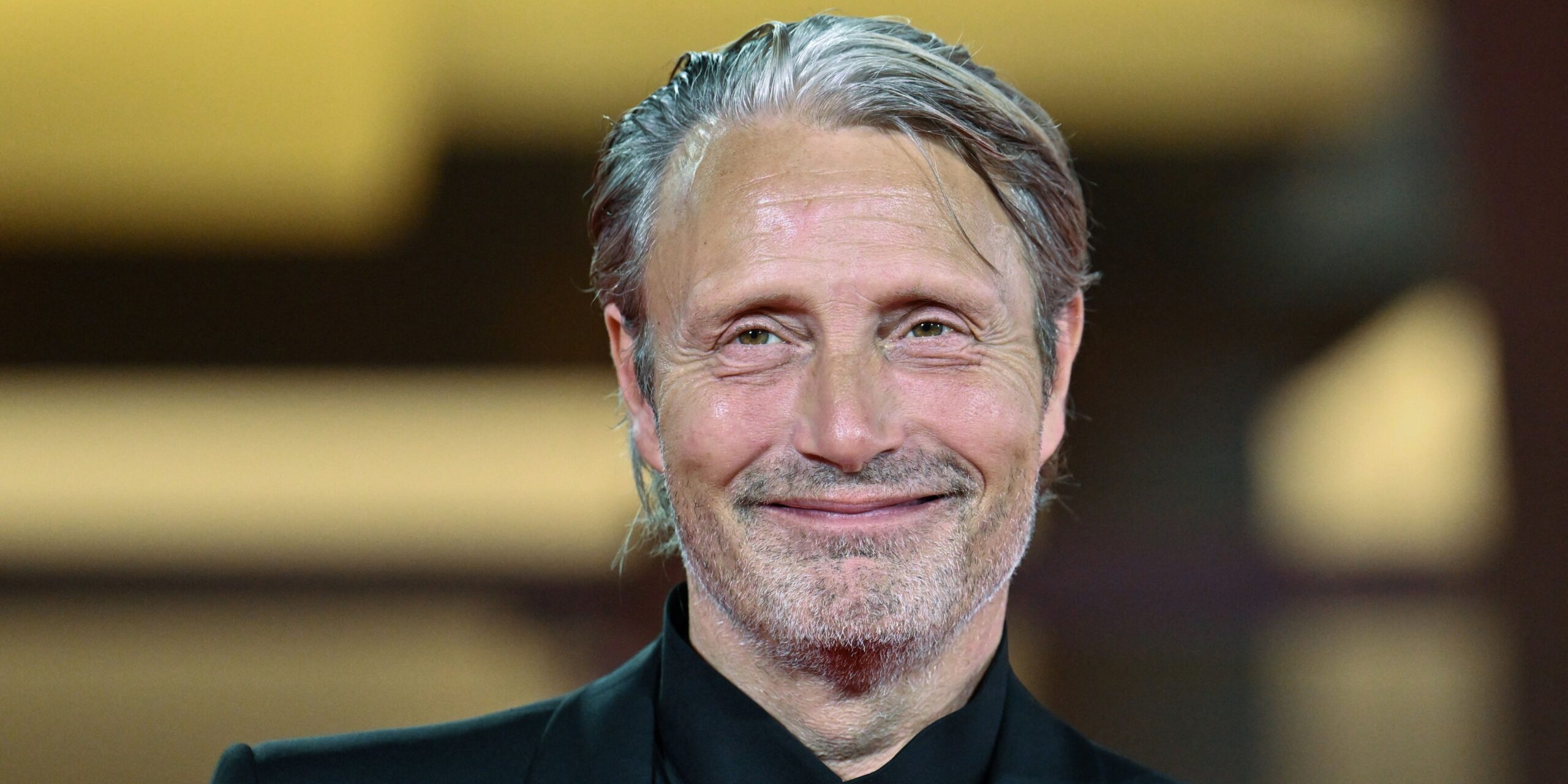 mads mikkelsen nel trailer del thriller horror dust bunny