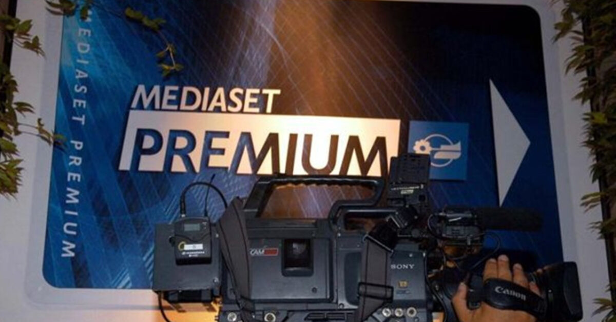 Mediaset cancella un programma, la decisione sorprendente