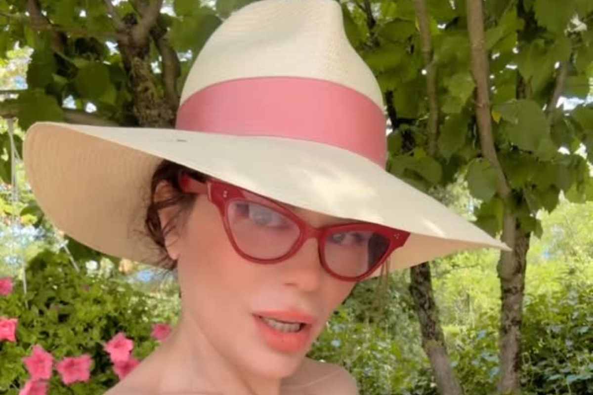 Naike rivelli si è sposata: scopri chi è il marito Roberto e la loro storia Naike rivelli si è sposata: scopri chi è il marito Roberto e la loro storia