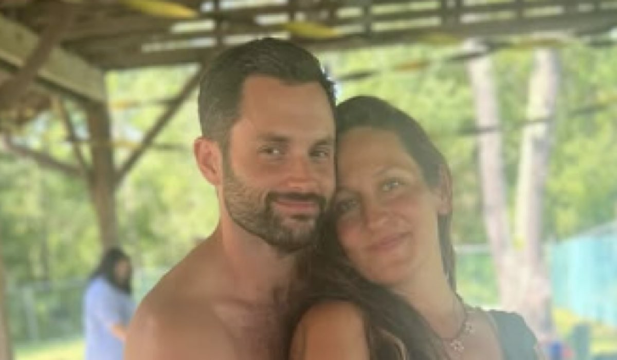 Penn Badgley e Domino Kirke raccontano la nascita dei loro gemelli Penn Badgley e Domino Kirke raccontano la nascita dei loro gemelli