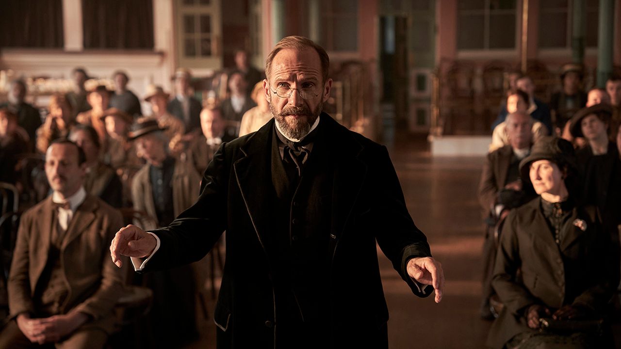 Tiff 2025: il team corale svela come ralph fiennes si è immerso nei preparativi Tiff 2025: il team corale svela come ralph fiennes si è immerso nei preparativi