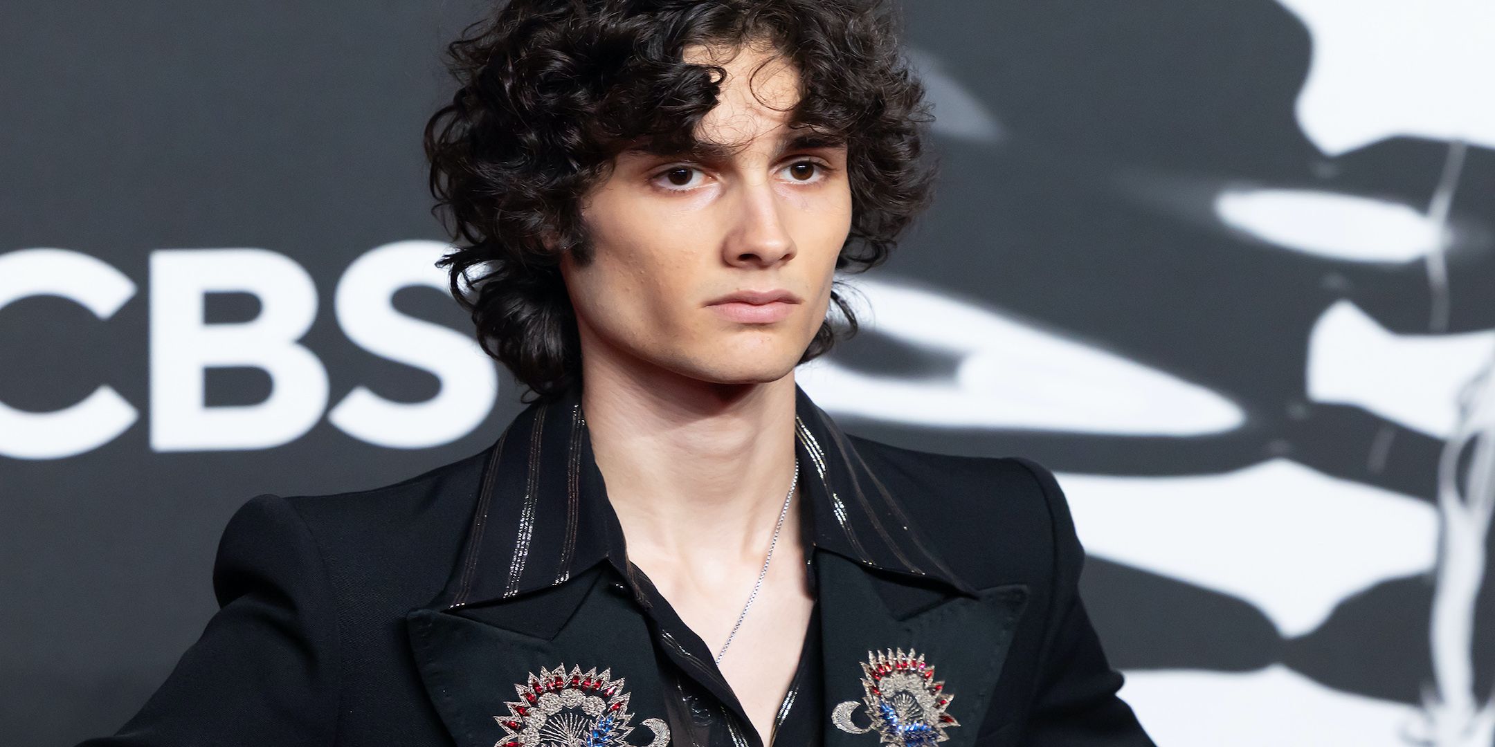 Sombr: il successo sorprendente di una nuova pop star misteriosa
