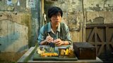Recensione di un giallo oscuro e divertente con un ritmo lento
