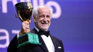 Italiani premiati a venezia 82: toni servillo e altri tre successi sorprendenti