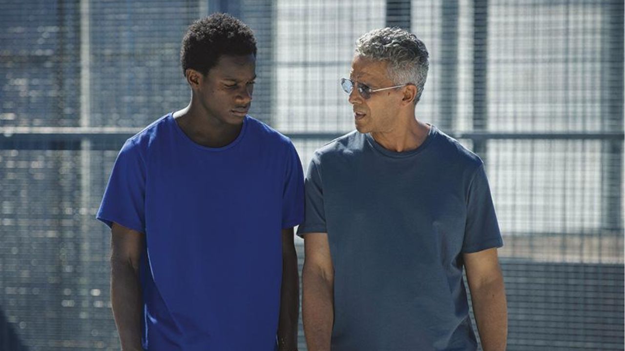 Recensione di un profeta: la serie di enrico maria artale a venezia 82