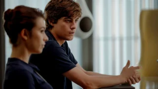 Squali: il trailer del  film con lorenzo zurzolo e james franco