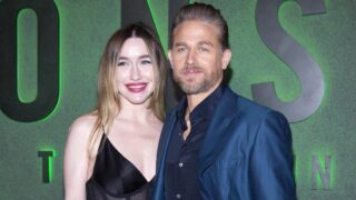 Charlie hunnam e la sua vita privata con la compagna di oltre 20 anni