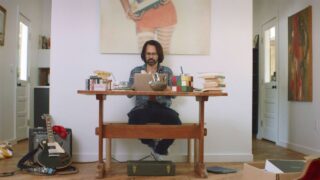 Neurotico scrittore affronta crisi familiare nel trailer della commedia sell out del festival di austin