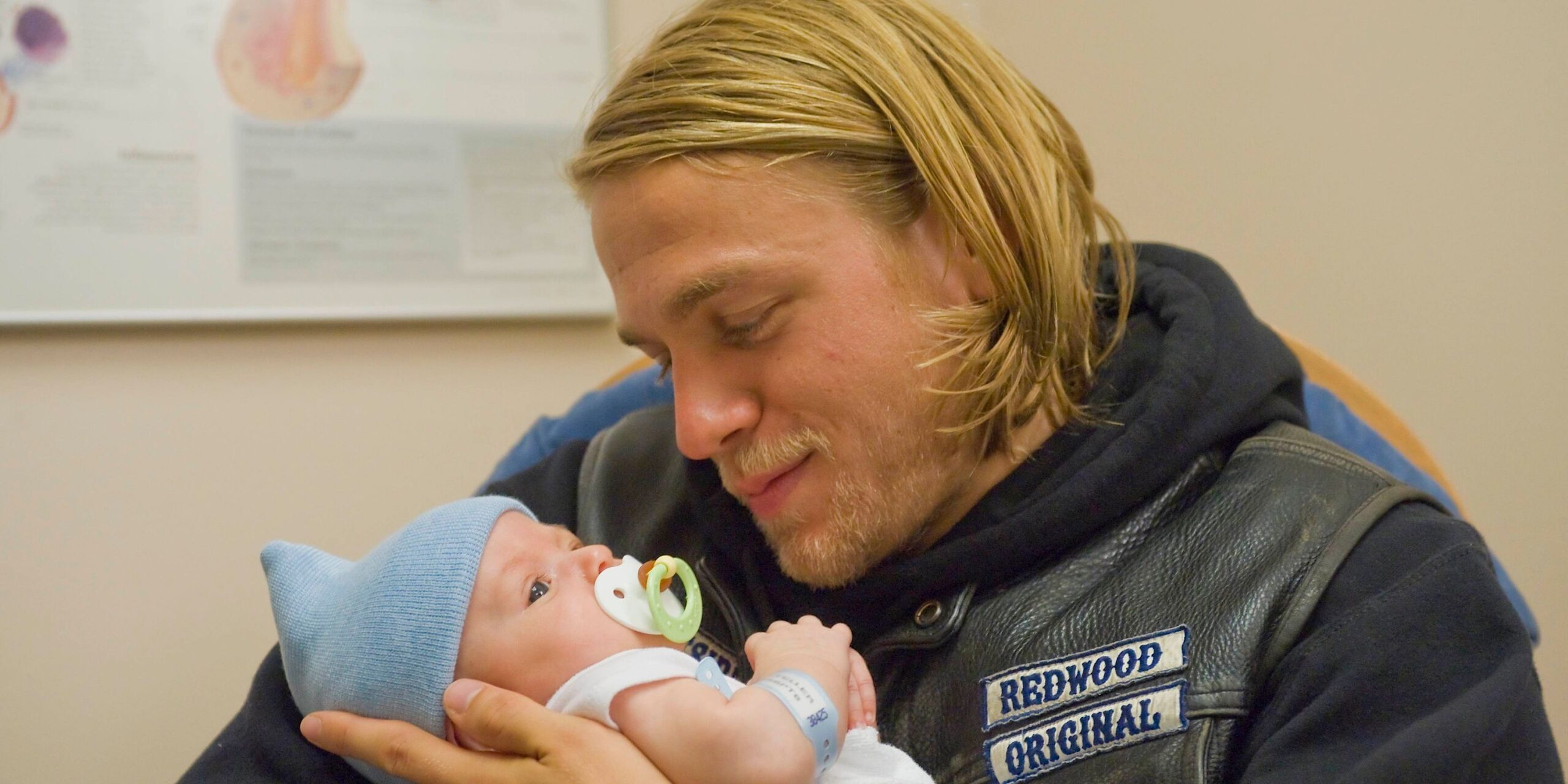 Monster di charlie hunnam richiama la trama oscura di sons of anarchy