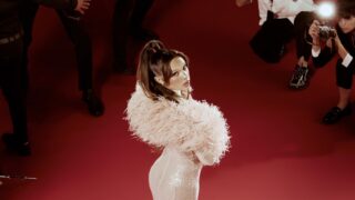 Sarah Toscano debutto al Met Gala e il primo album in studio