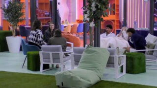 Doccia al mese: la sorprendente confessione di un concorrente del grande fratello