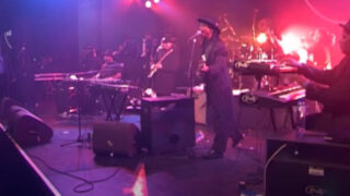 Grave lutto nella musica, addio al celebre cantante scomparso durante il ricovero