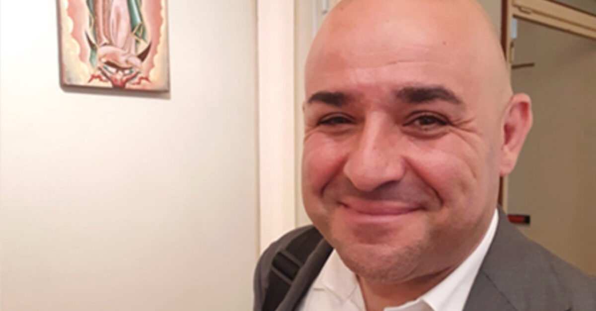 Morto il giornalista italiano: lutto per la scomparsa di una voce amata