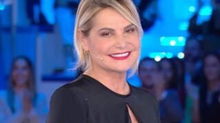 Grande fratello, problemi per simona ventura e due concorrenti in uscita