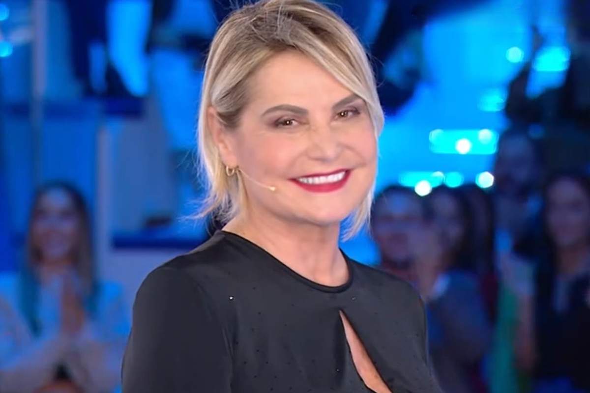 Grande fratello, problemi per simona ventura e due concorrenti in uscita