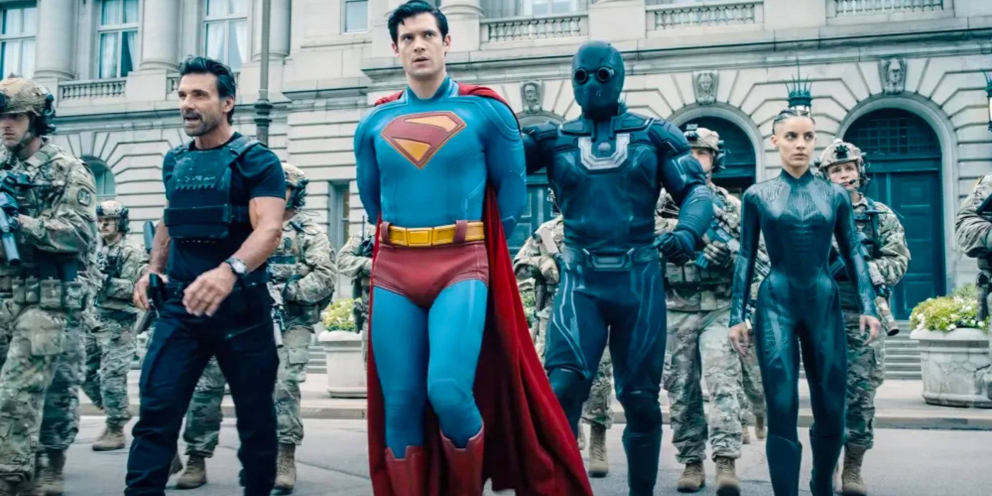 Strutture di potere nel dcu: governo, corporation e metahumans spiegate da james gunn