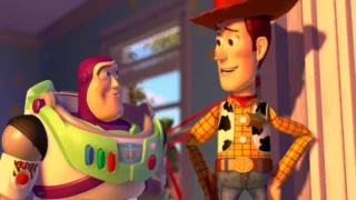 Toy story 5 prima foto con buzz lightyear e l armata dei multi buzz