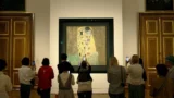 Il bacio di klimt scopri i segreti del celebre quadro in un  documentario