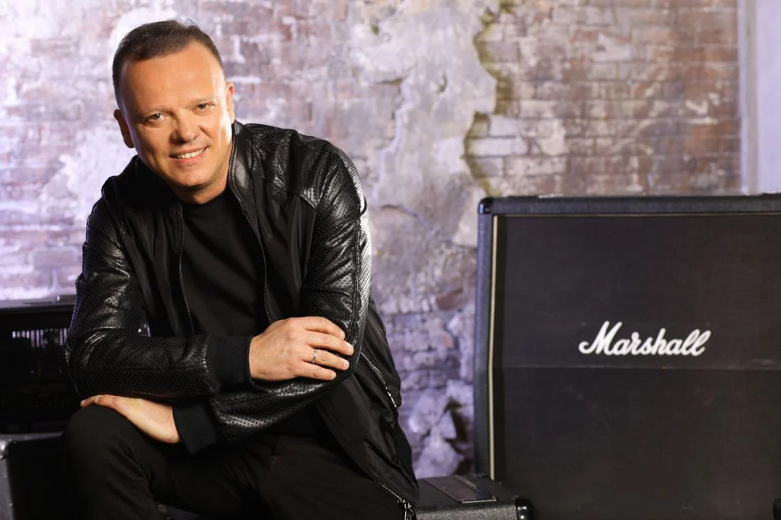 gigi d8217alessio conquista musica e riconoscimento con il leone d8217oro