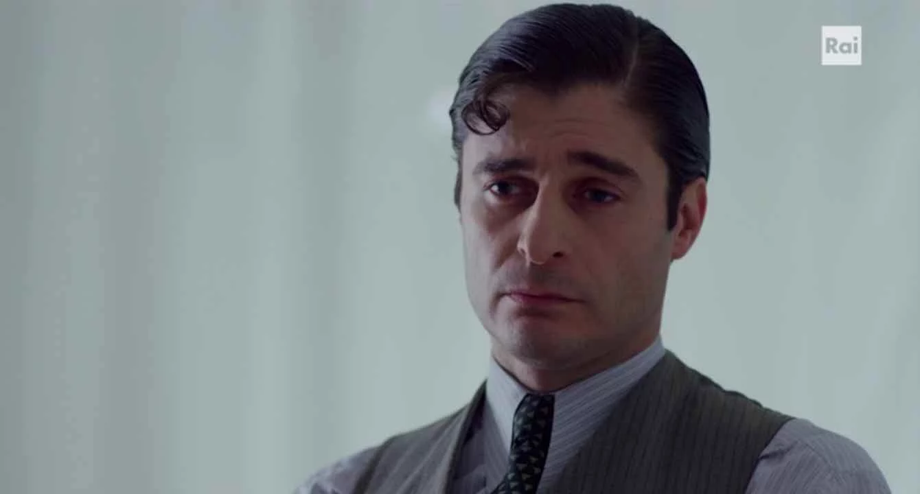 Il commissario ricciardi si farà cosa rivelano gli indizi