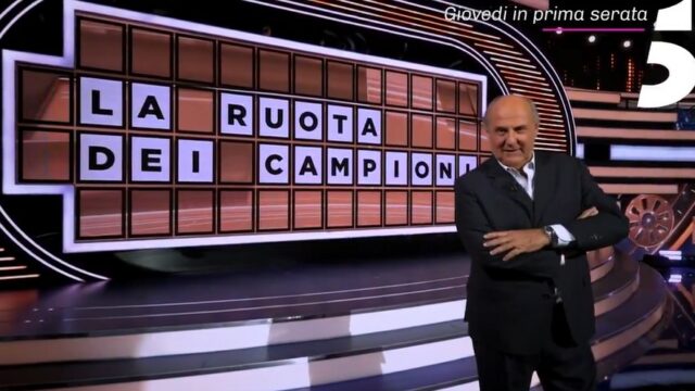 La ruota dei campioni il 27 novembre il  speciale in prime time del quiz di Scotti e i rischi della sovraesposizione