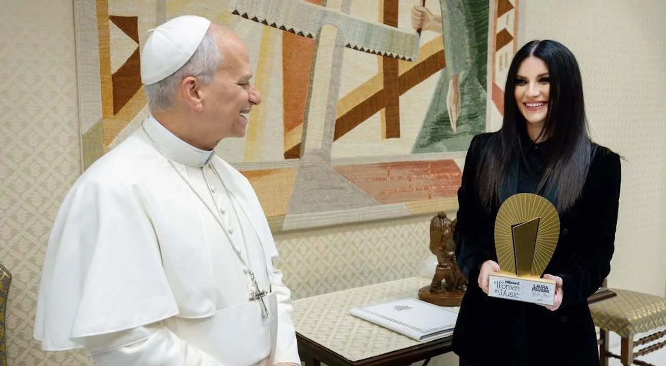 Laura Pausini emoziona il Vaticano e riceve il Global Icon Award di Billboard Italia