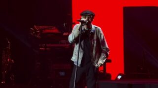 Cantante torna sul palco dopo il tumore al polmone una storia di coraggio