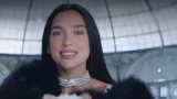 Dua lipa apre lo spot di milano cortina 2026 parlando italiano