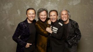 Verissimo ospiti 29 e 30 novembre: Mario Lavezzi omaggia Ornella Vanoni, i Pooh e Diego Dalla Palma