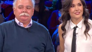 Affari tuoi De Martino mette alle strette Thanat ecco cosa è successo